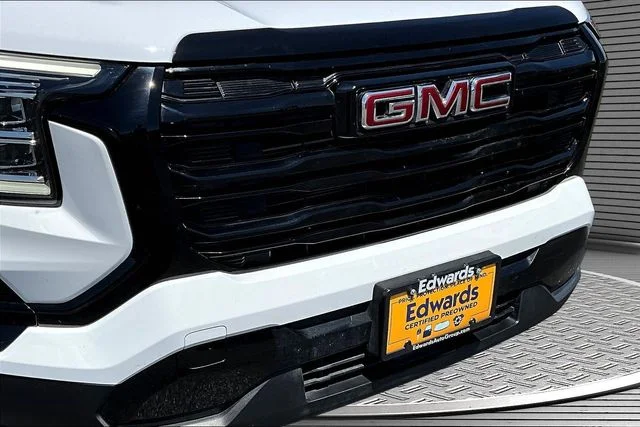 Used 2025 White GMC Elevation image 31