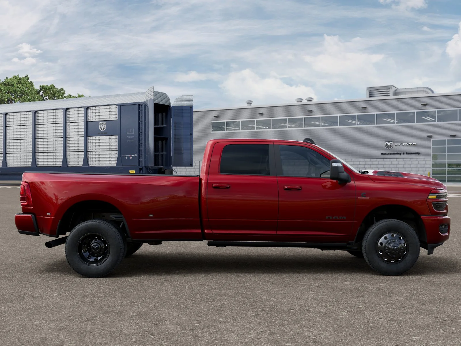 New 2026 Molten Red Pearl-Coat Exterior Paint RAM Laramie image 12