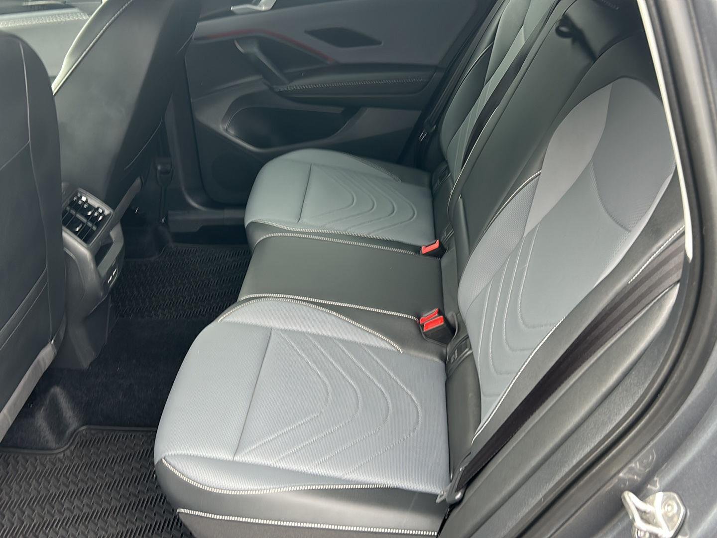 Certified Used 2025 Platinum Gray Metallic Volkswagen SE image 10