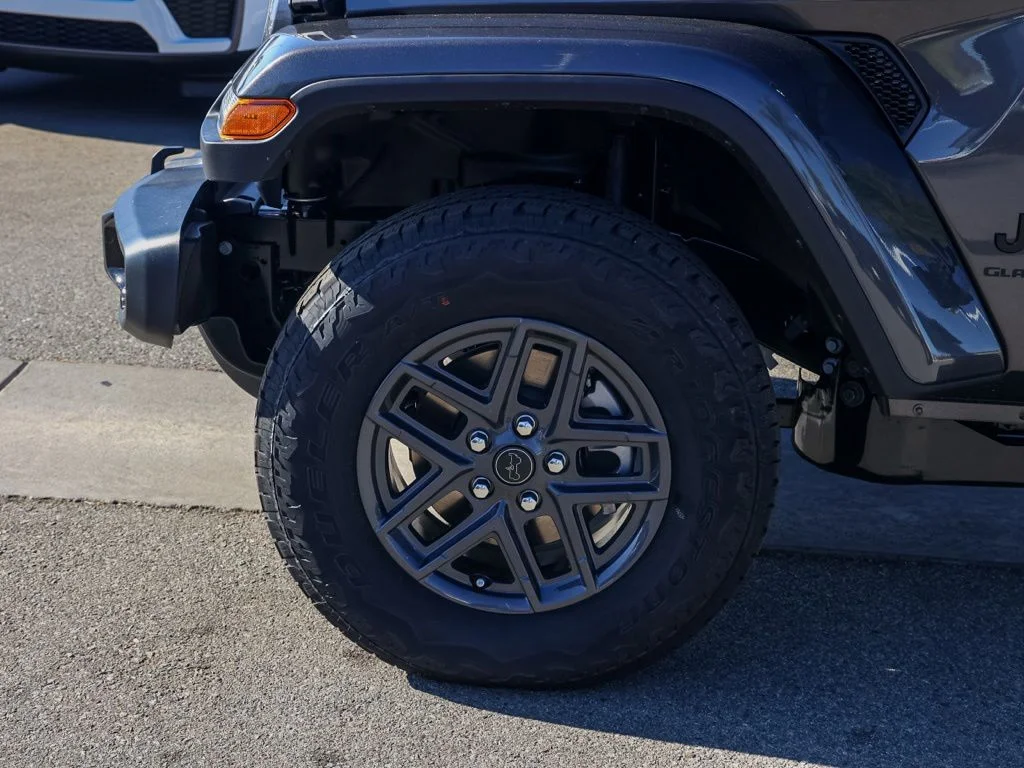 New 2026 Granite Crystal Metallic Clearcoat Jeep Sport S image 10