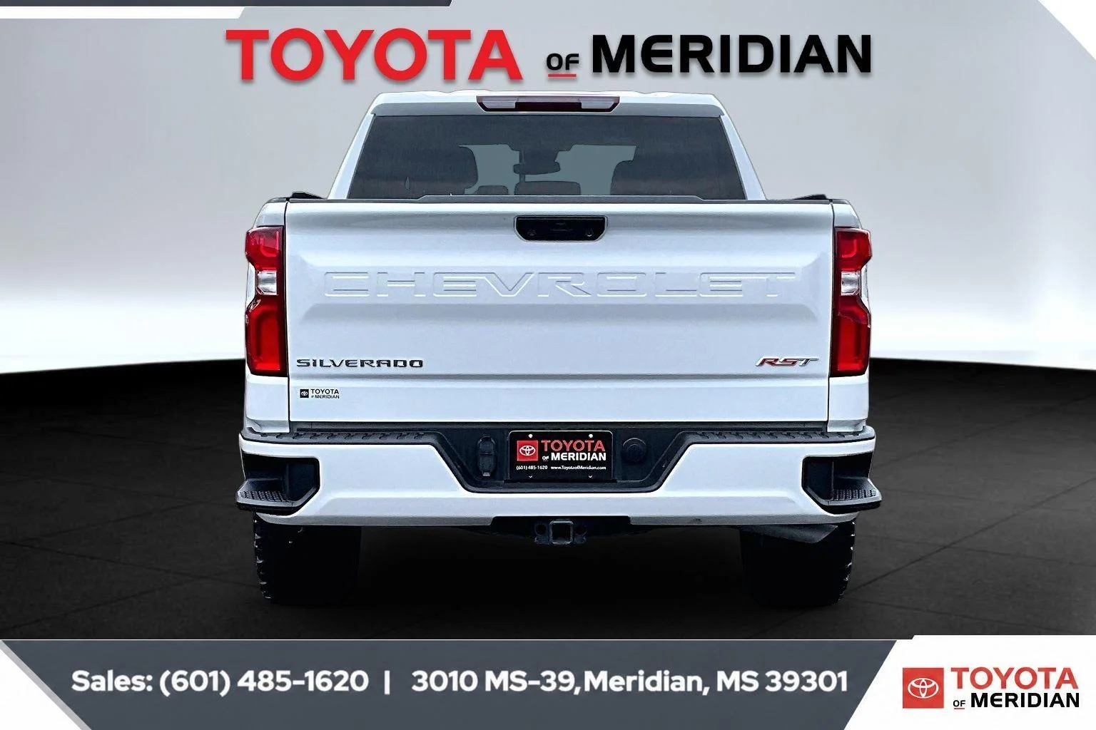 Used 2024 Summit White Chevrolet RST image 4