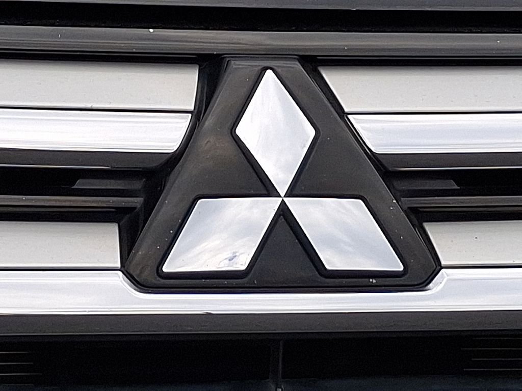 Used 2016 Black Mitsubishi  image 25