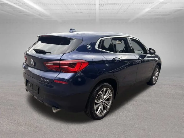 Used 2018 Blue BMW xDrive28i image 9