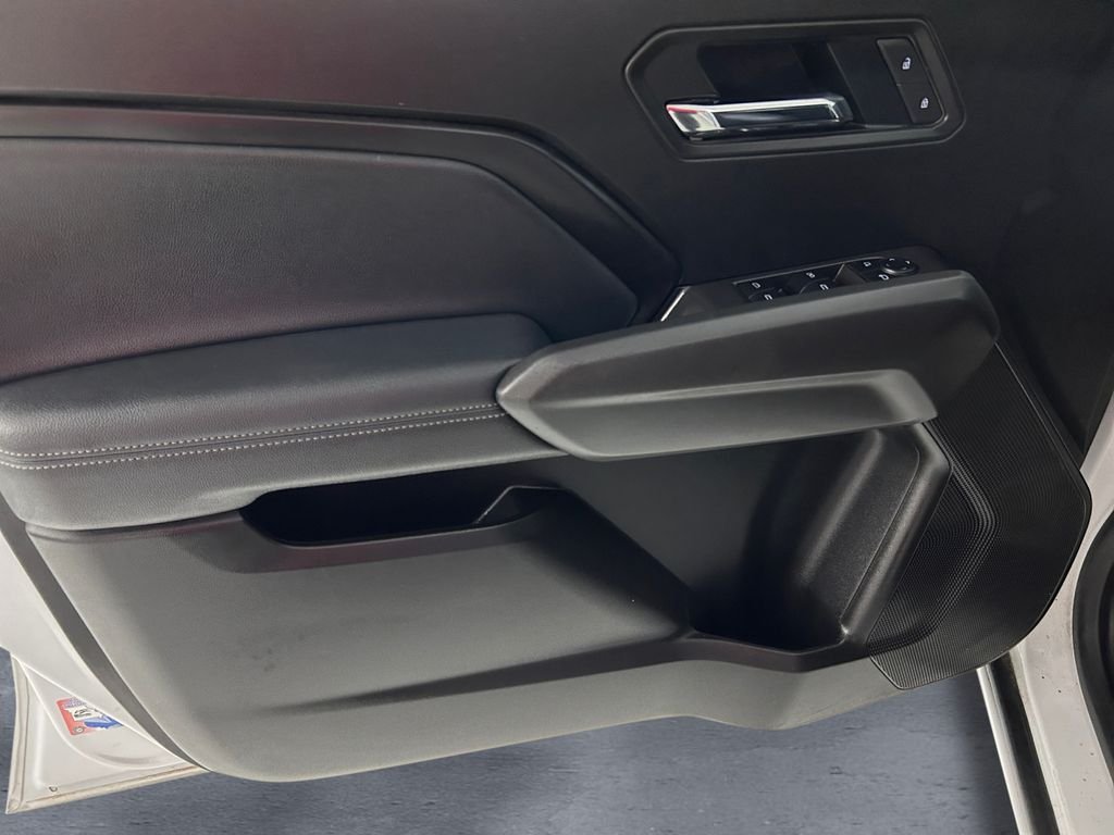 Used 2025 White Chevrolet LT image 12