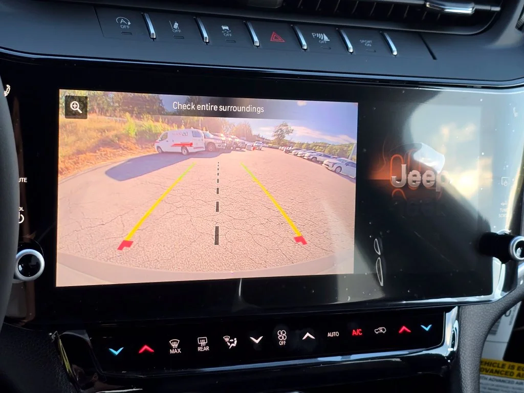 New 2027 Gray Jeep Laredo Altitude image 9