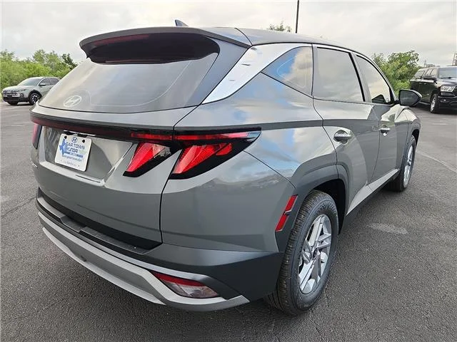 New 2026 Hampton Gray Hyundai SE image 4