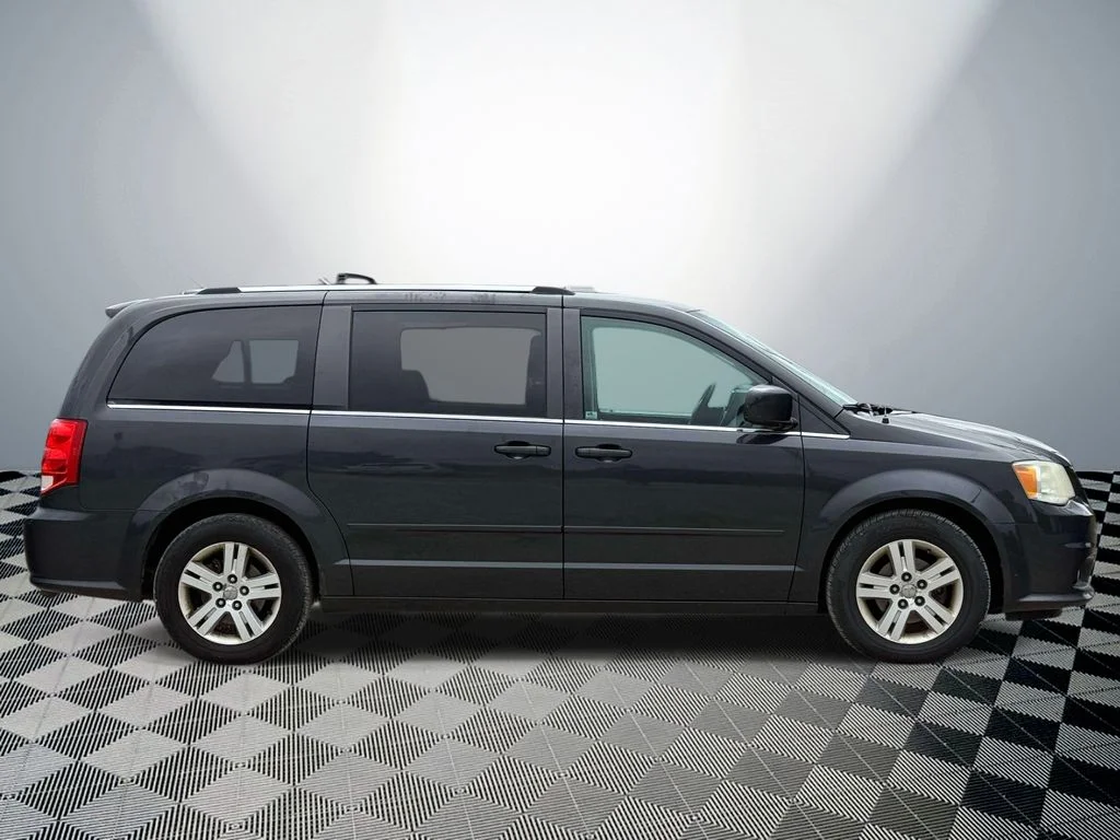 Used 2011 Gray Dodge Crew image 6