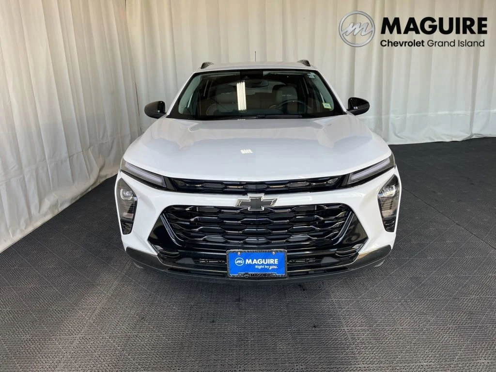 New 2025 Summit White Chevrolet ACTIV image 30