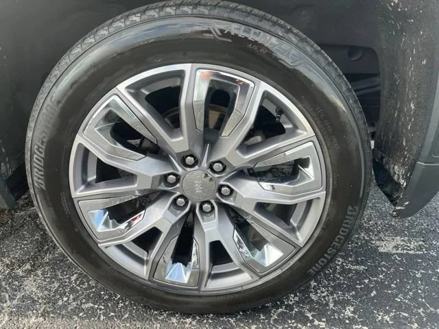 Used 2024 White Frost Tricoat GMC Denali image 4
