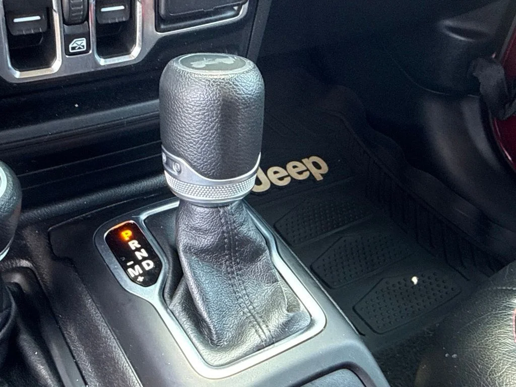 Used 2021  Jeep Unlimited Willys image 25