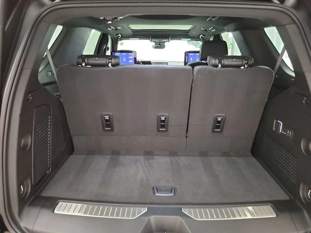 2025 GMC Yukon Denali - Photo 24