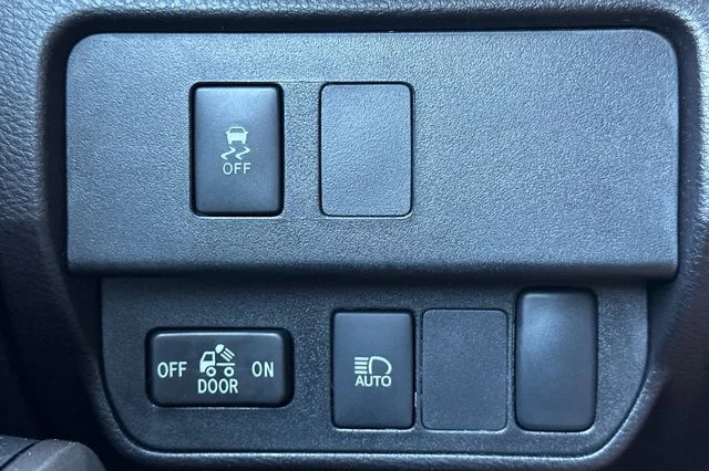 Used 2023 White Toyota SR5 image 29