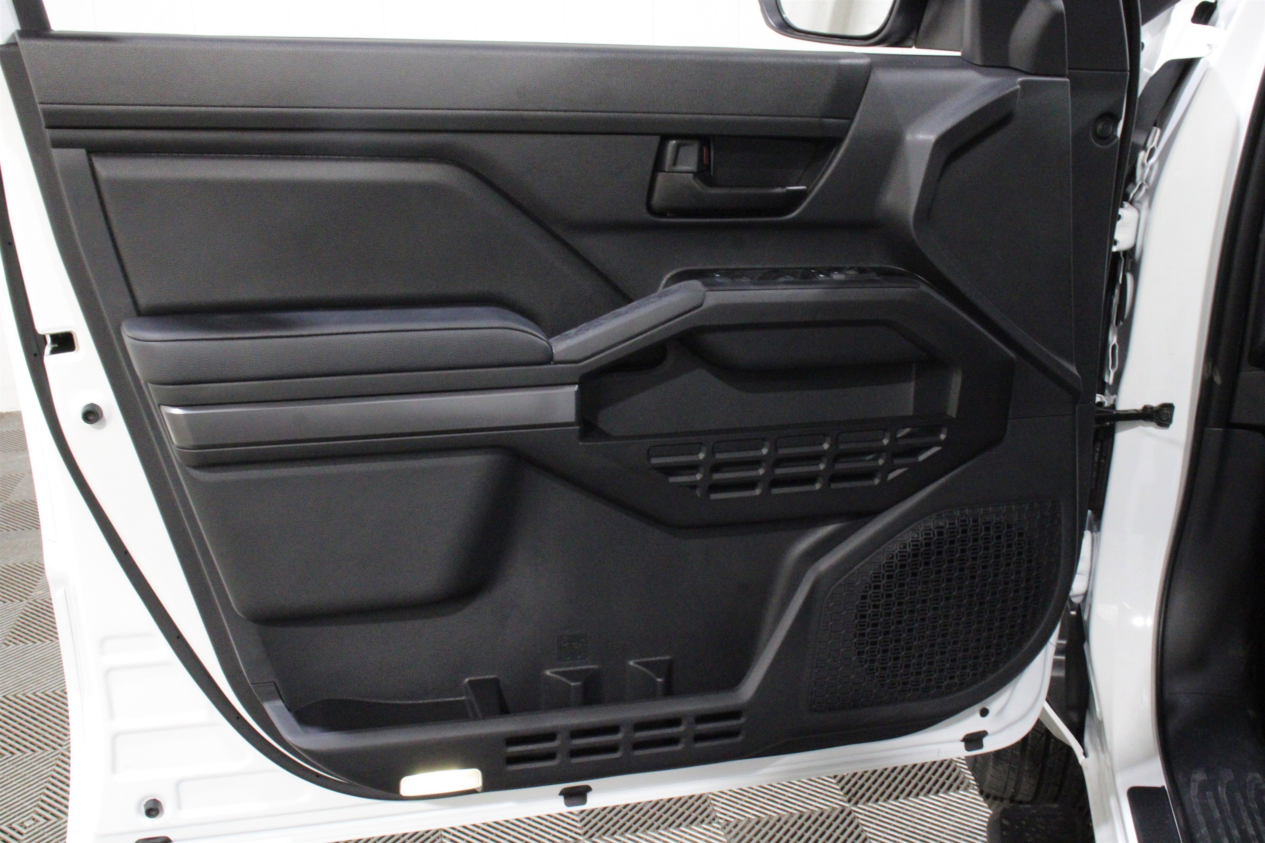 2026 Toyota Tacoma SR5 - Photo 6