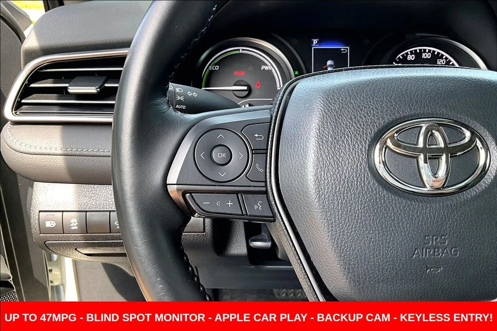 Used 2023 White Toyota SE image 11
