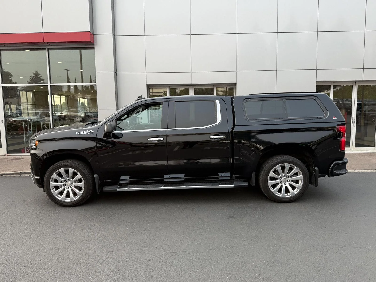 Used 2019 Black Chevrolet High Country image 2