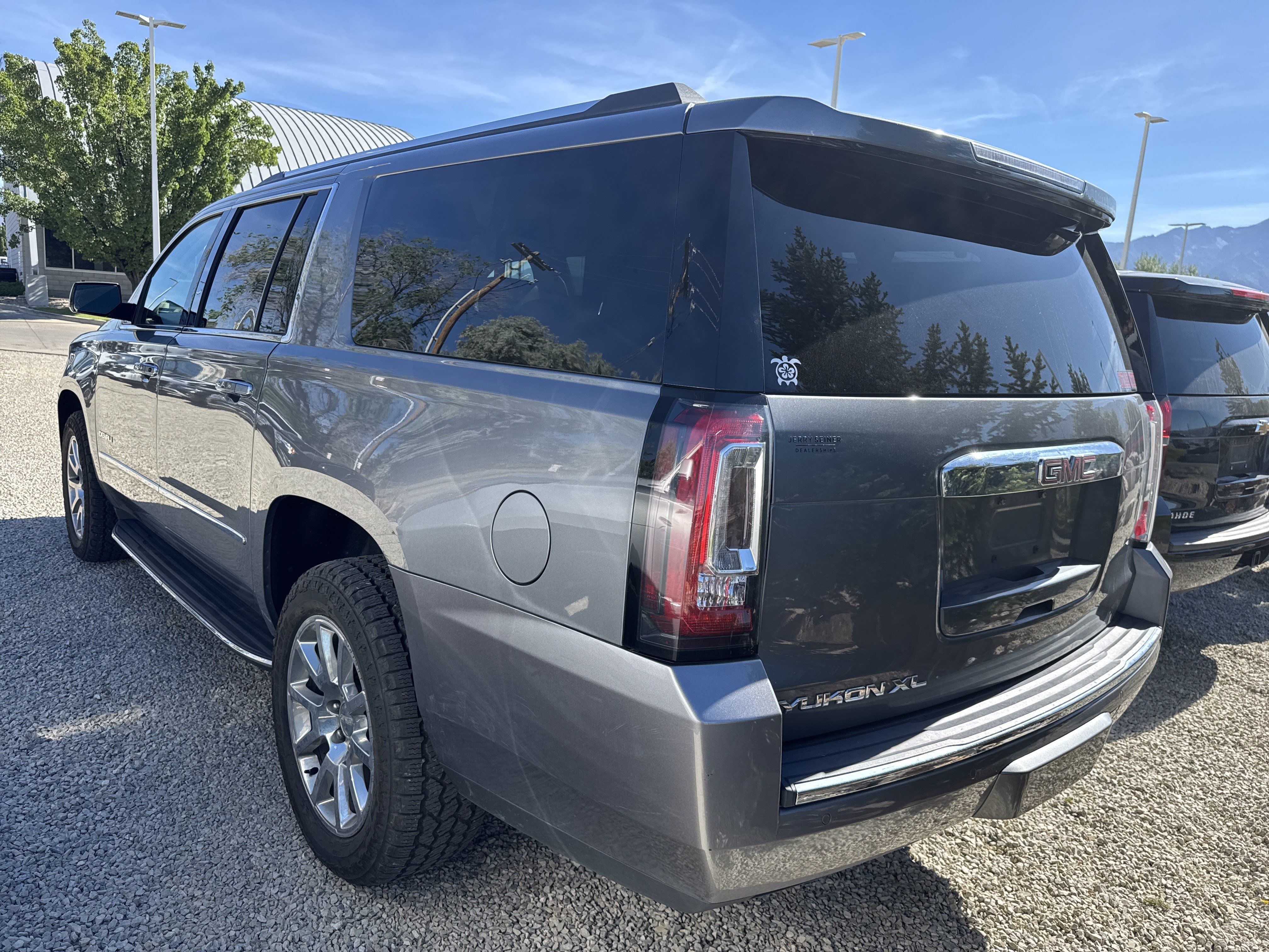 Used 2018 SATIN STEEL METALLIC GMC Denali image 5