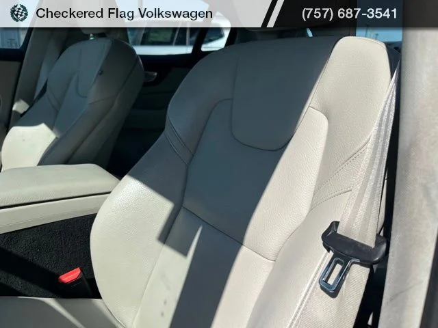 Used 2020 Birch Light Metallic Volvo T5 Momentum image 21