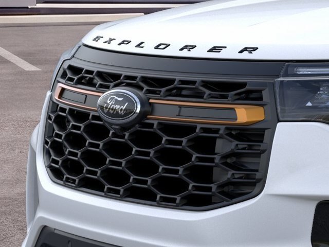 New 2026 Star White Metallic Tri-Coat Ford Tremor image 40