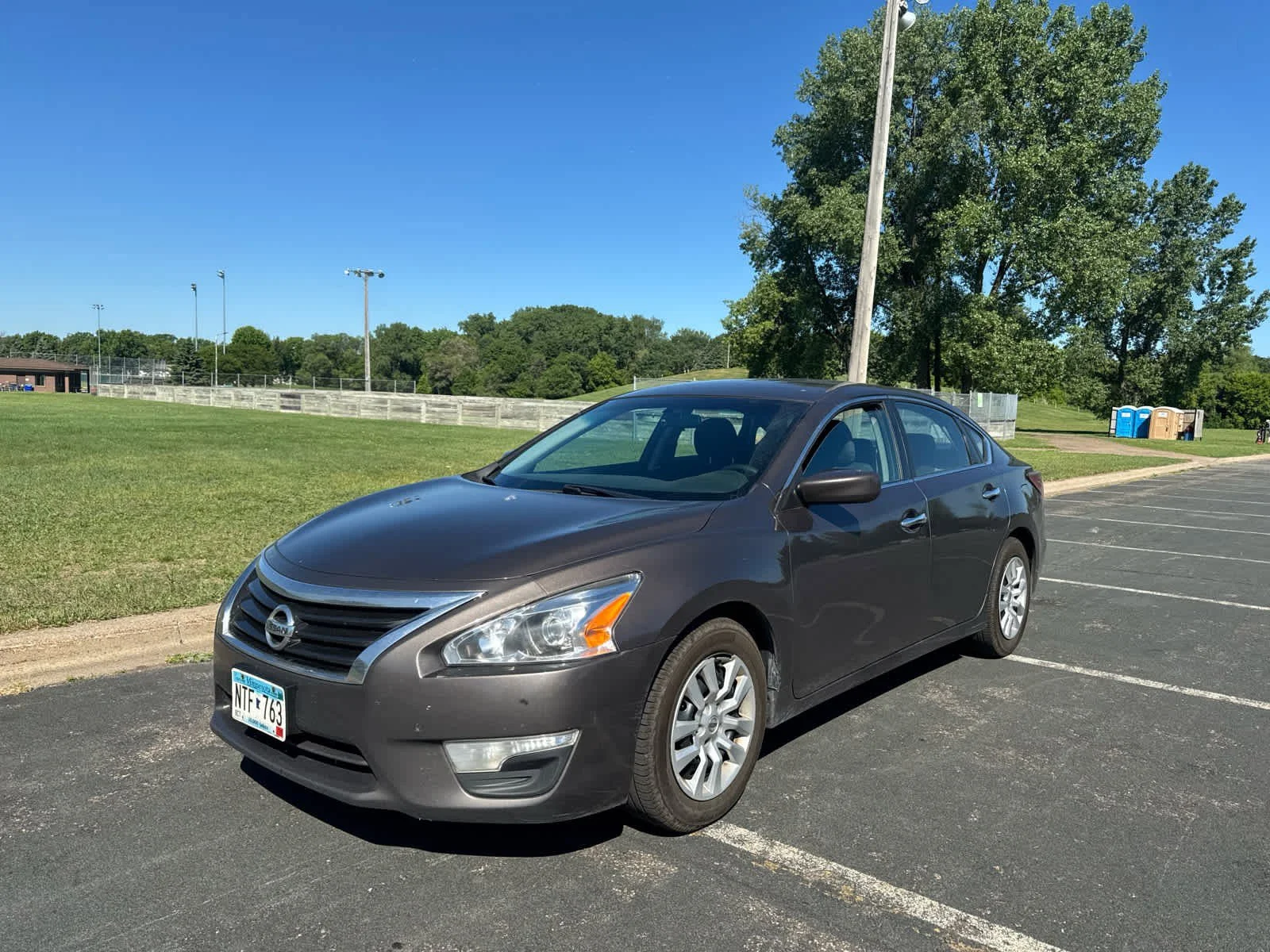 Used 2015 Java Metallic Nissan 2.5 image 3