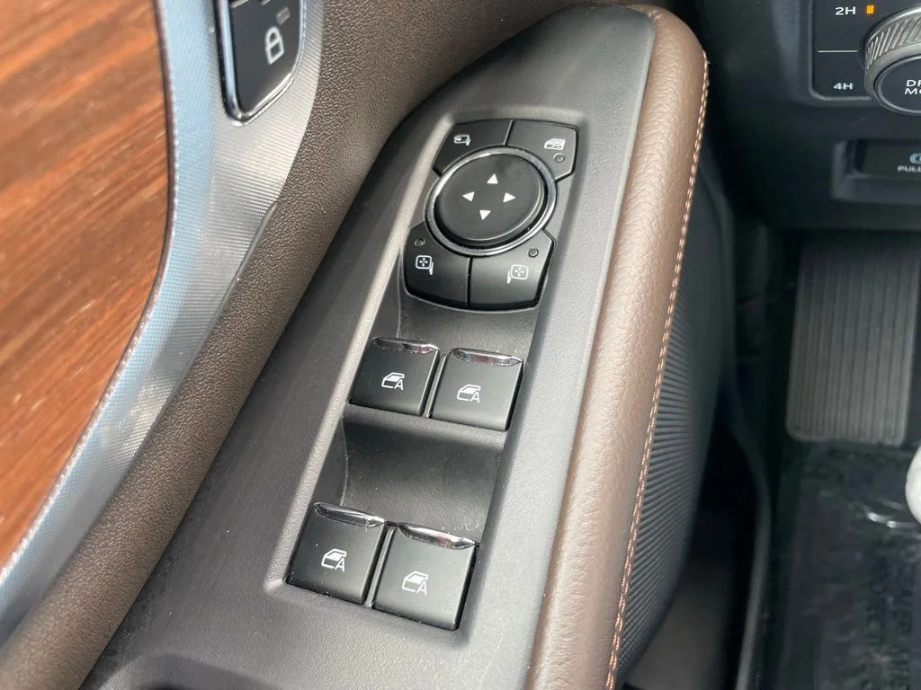 Used 2025 Black Metallic Ford King Ranch image 31