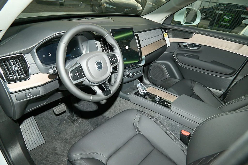New 2026 Crystal White Volvo Plus image 12
