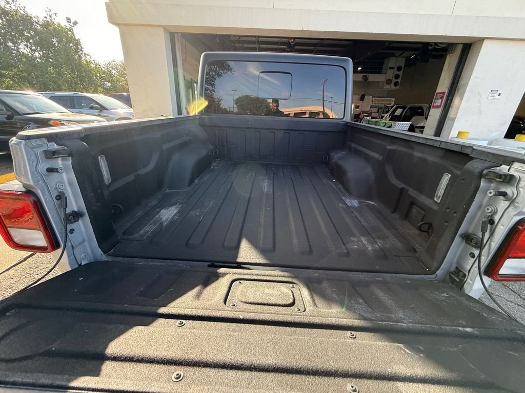 Used 2022 Silver Jeep Willys image 19