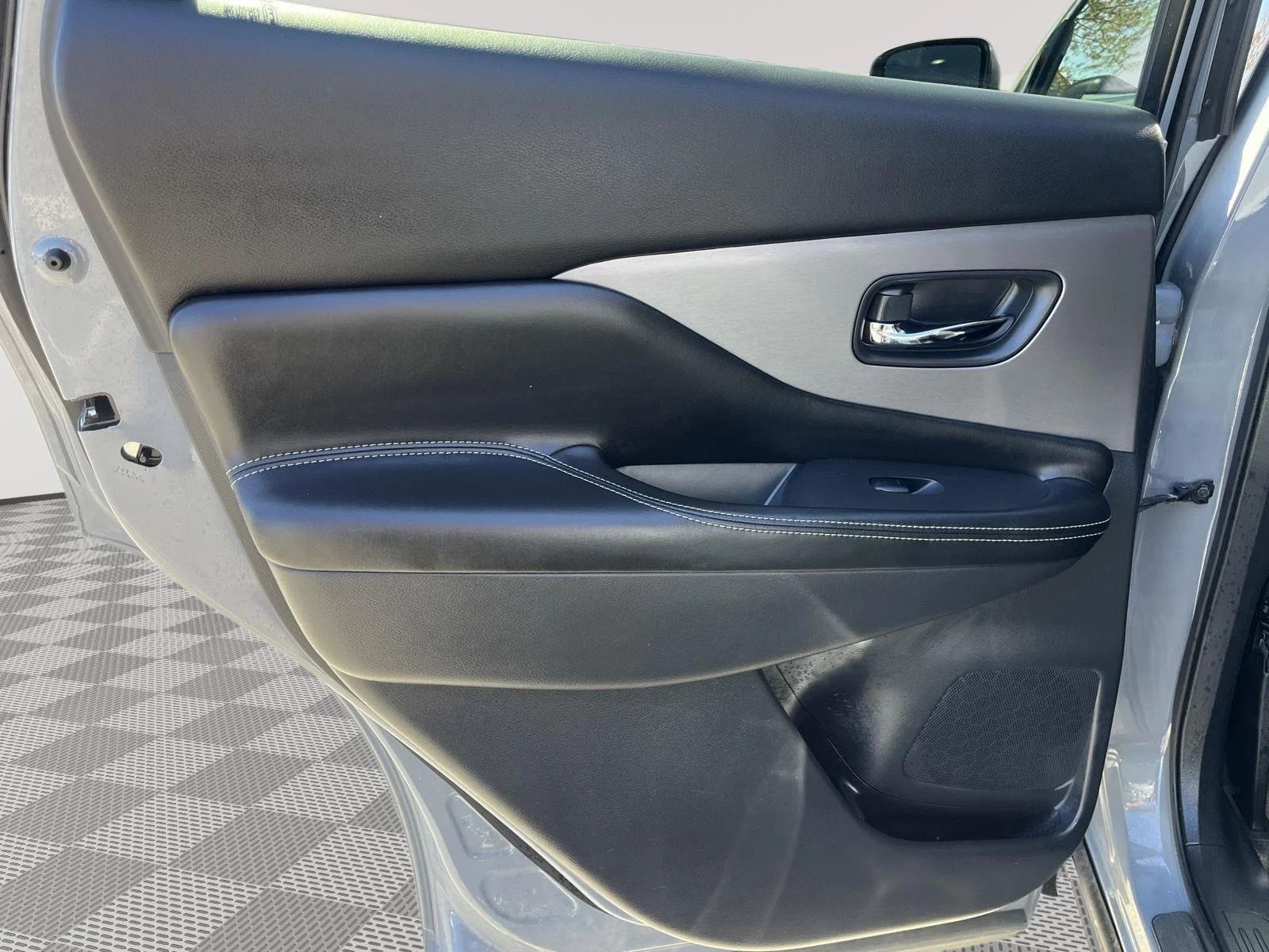 Used 2024 Boulder Gray Pearl Nissan SV image 11