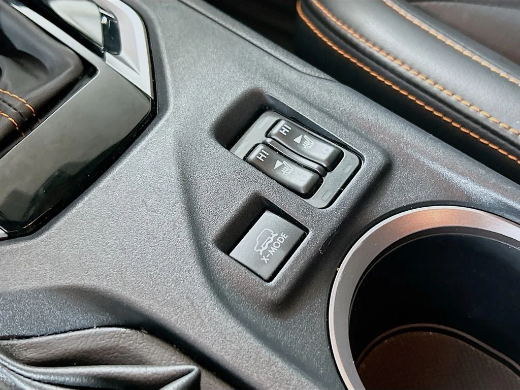 Used 2019 Ice Silver Metallic Subaru Limited image 19