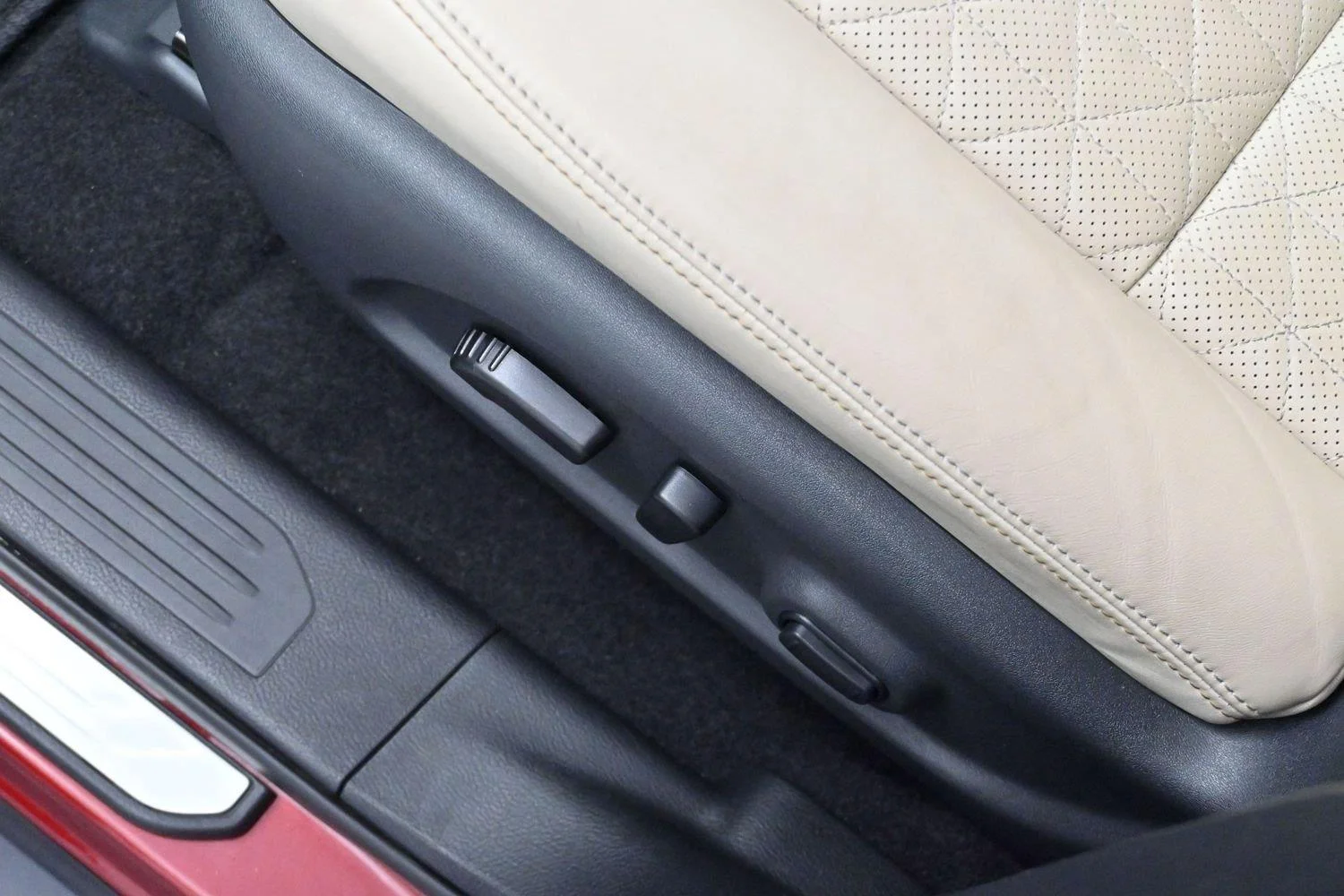 Used 2023 Scarlet Ember Tintcoat Nissan Platinum image 14