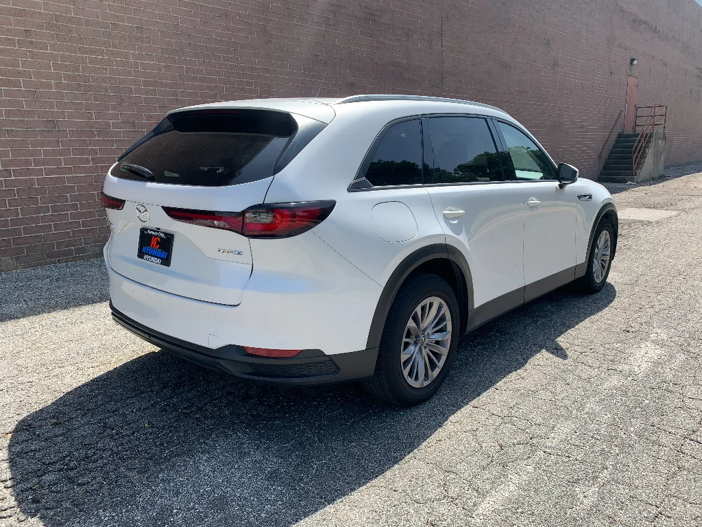 Used 2024 Rhodium White Premium Mazda Preferred image 5