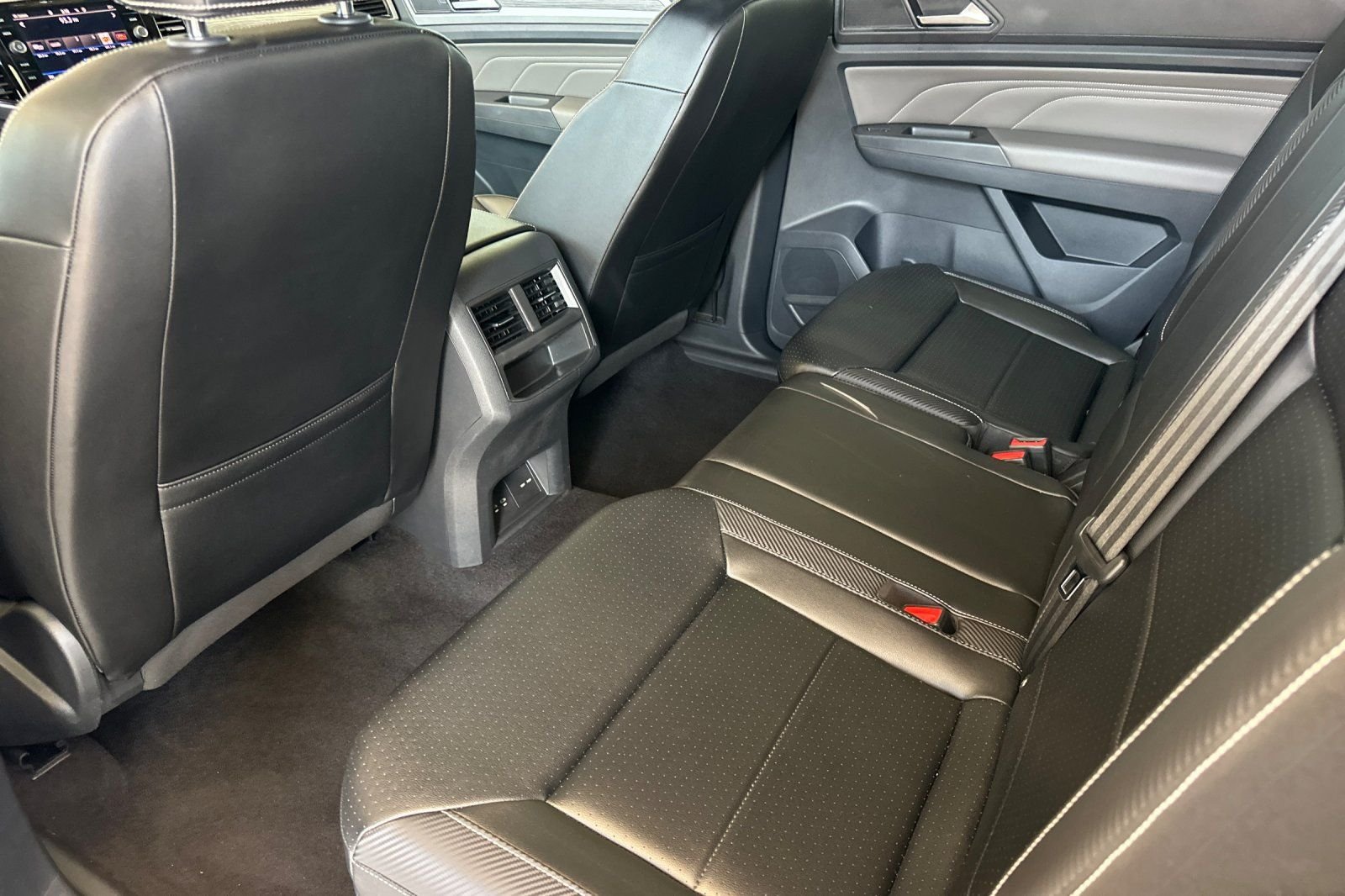 2022 Volkswagen Atlas Cross Sport SE w/Tech - Photo 12