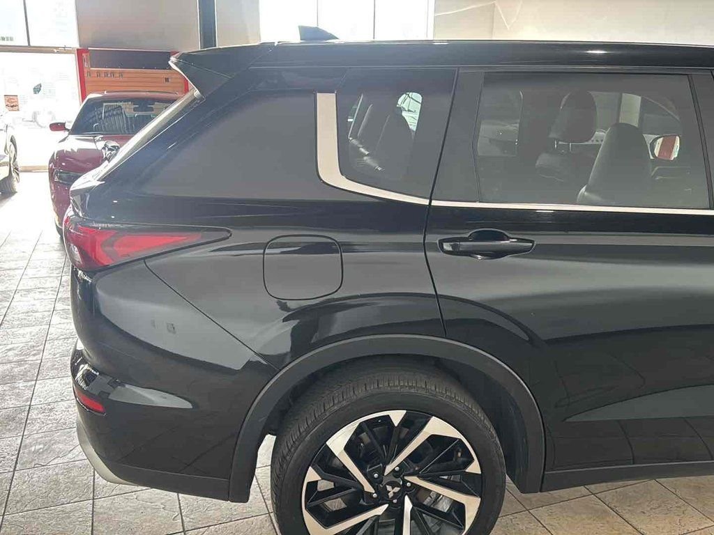 Used 2024 Black Mitsubishi SE Black Edition image 11