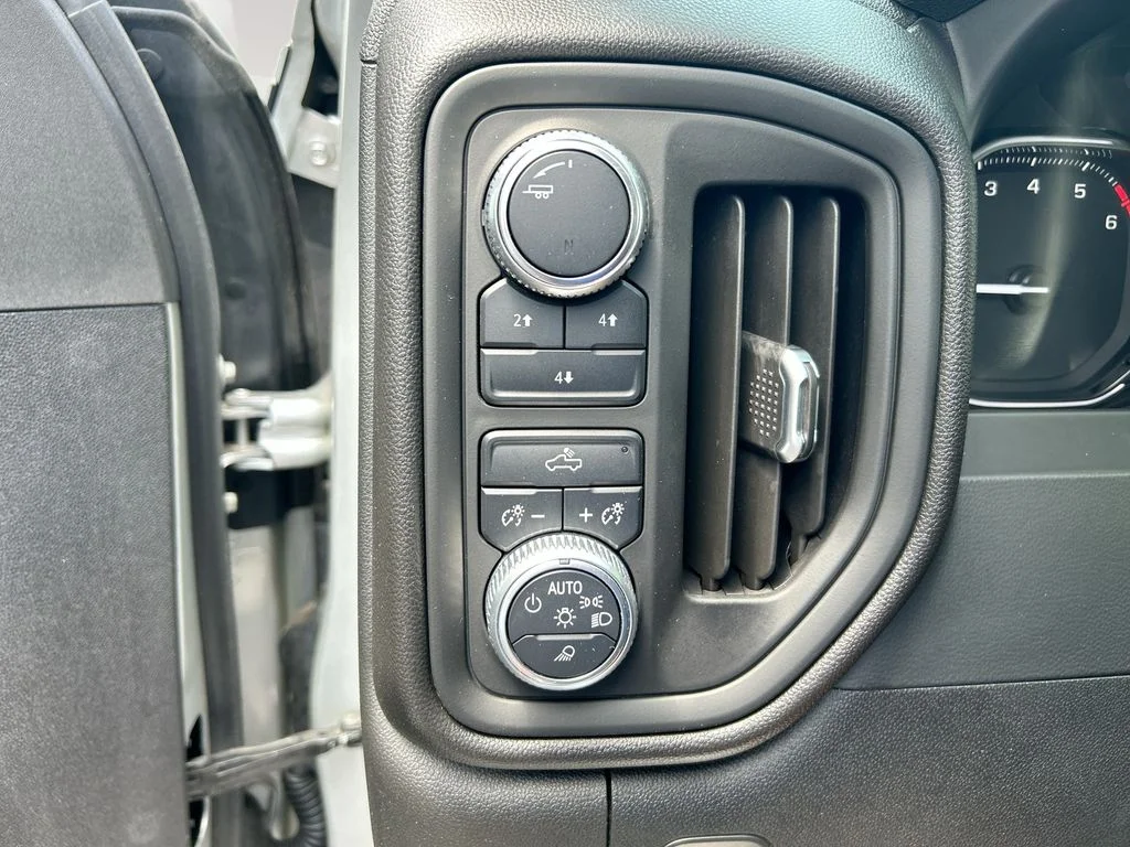 Used 2021 Silver GMC Base image 22