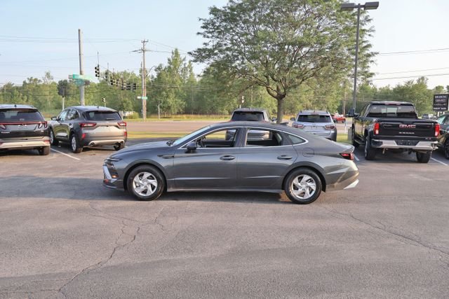 Used 2026 Gray Hyundai SE image 4