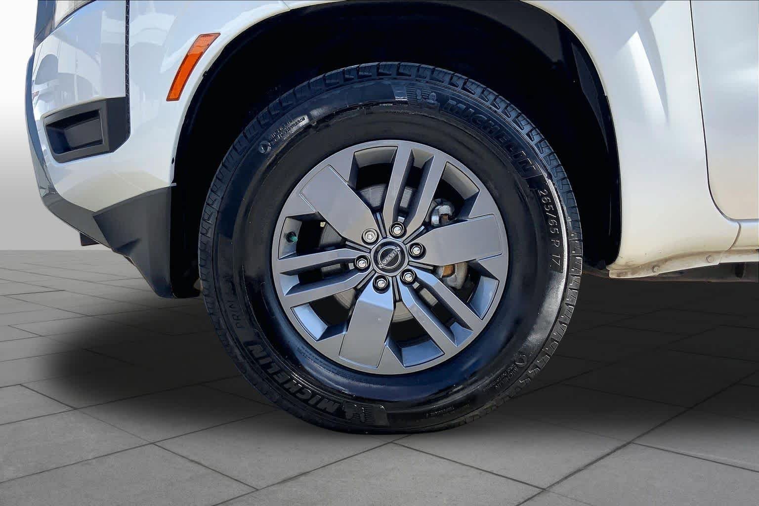 Used 2025 Glacier White Nissan SV image 10