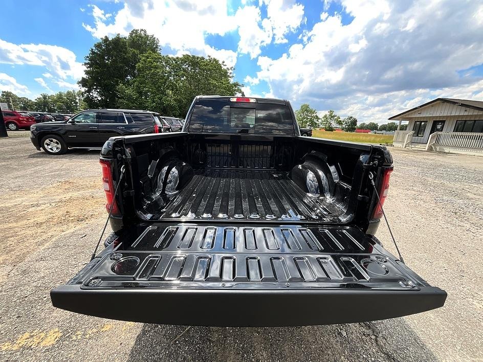 New 2026 Diamond Black Crystal Pearl-Coat Exterior Paint RAM Big Horn/Lone Star image 7