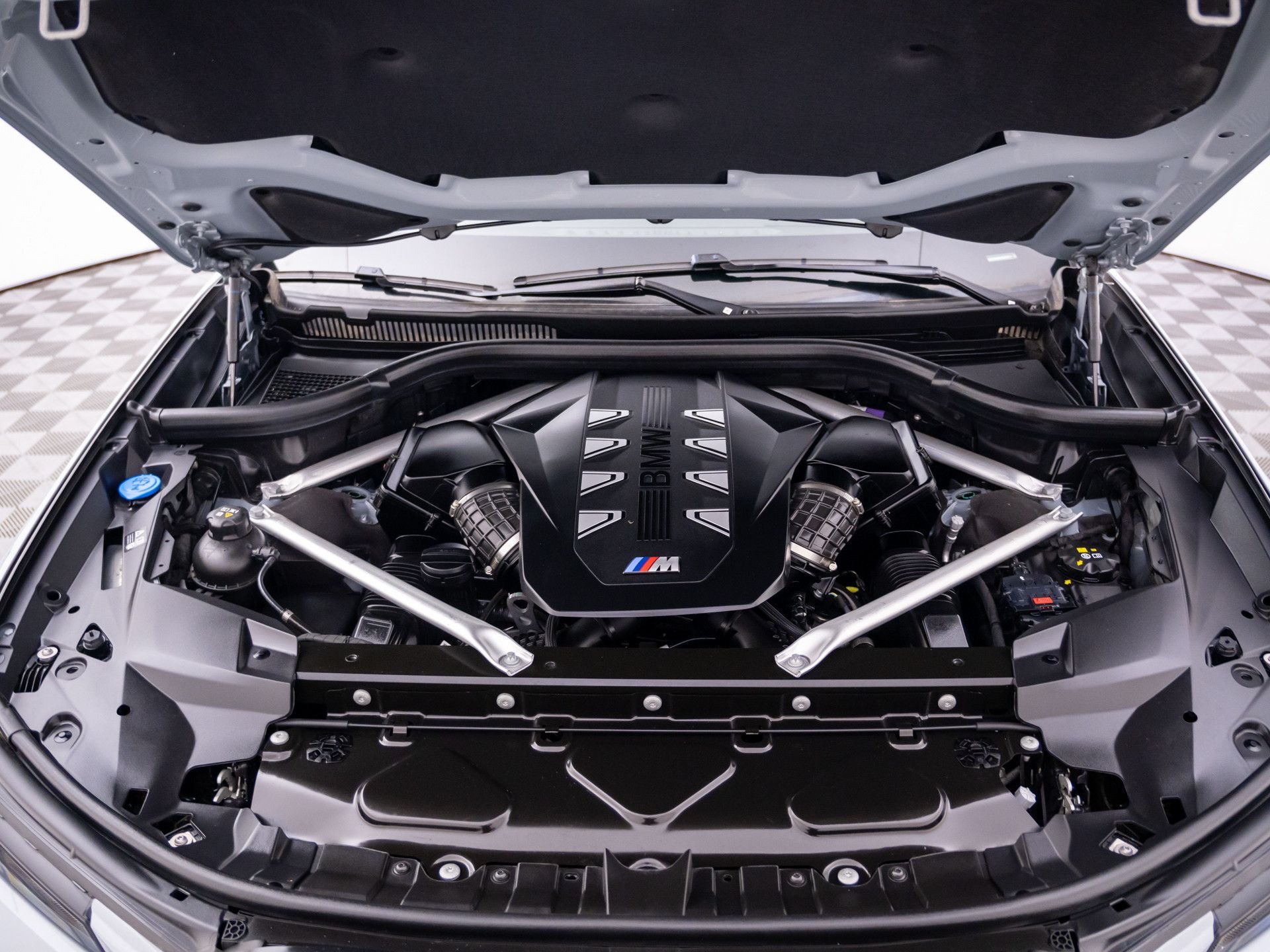 Used 2025 Gray BMW M60i image 35