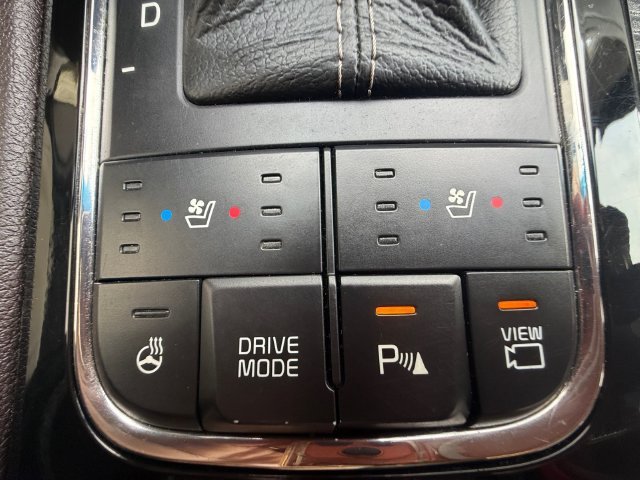 Used 2016 Black Kia SXL image 25