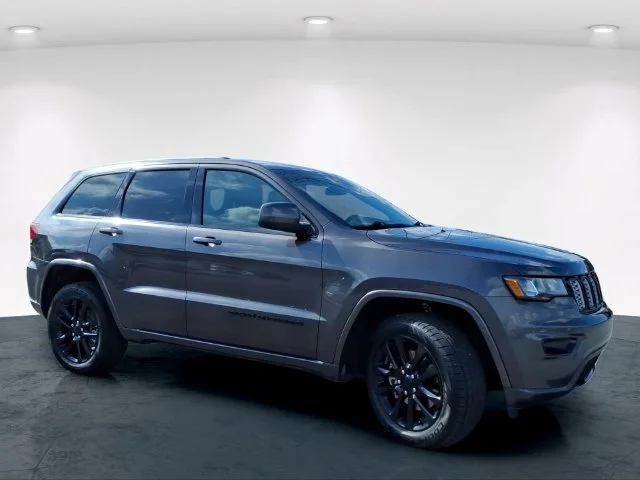 Used 2021 Gray Jeep Laredo X image 4