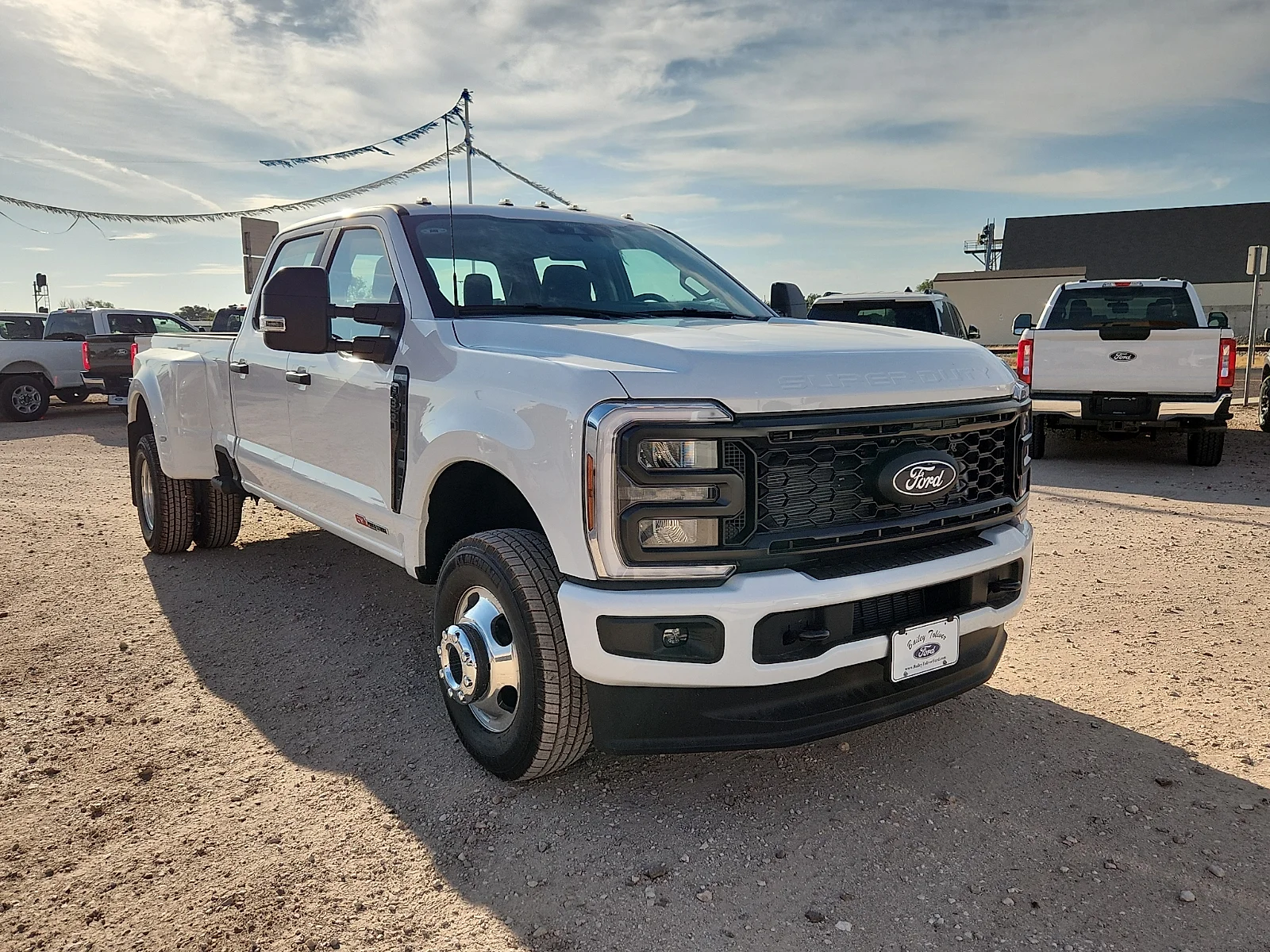New 2027 Oxford White Ford XL image 1