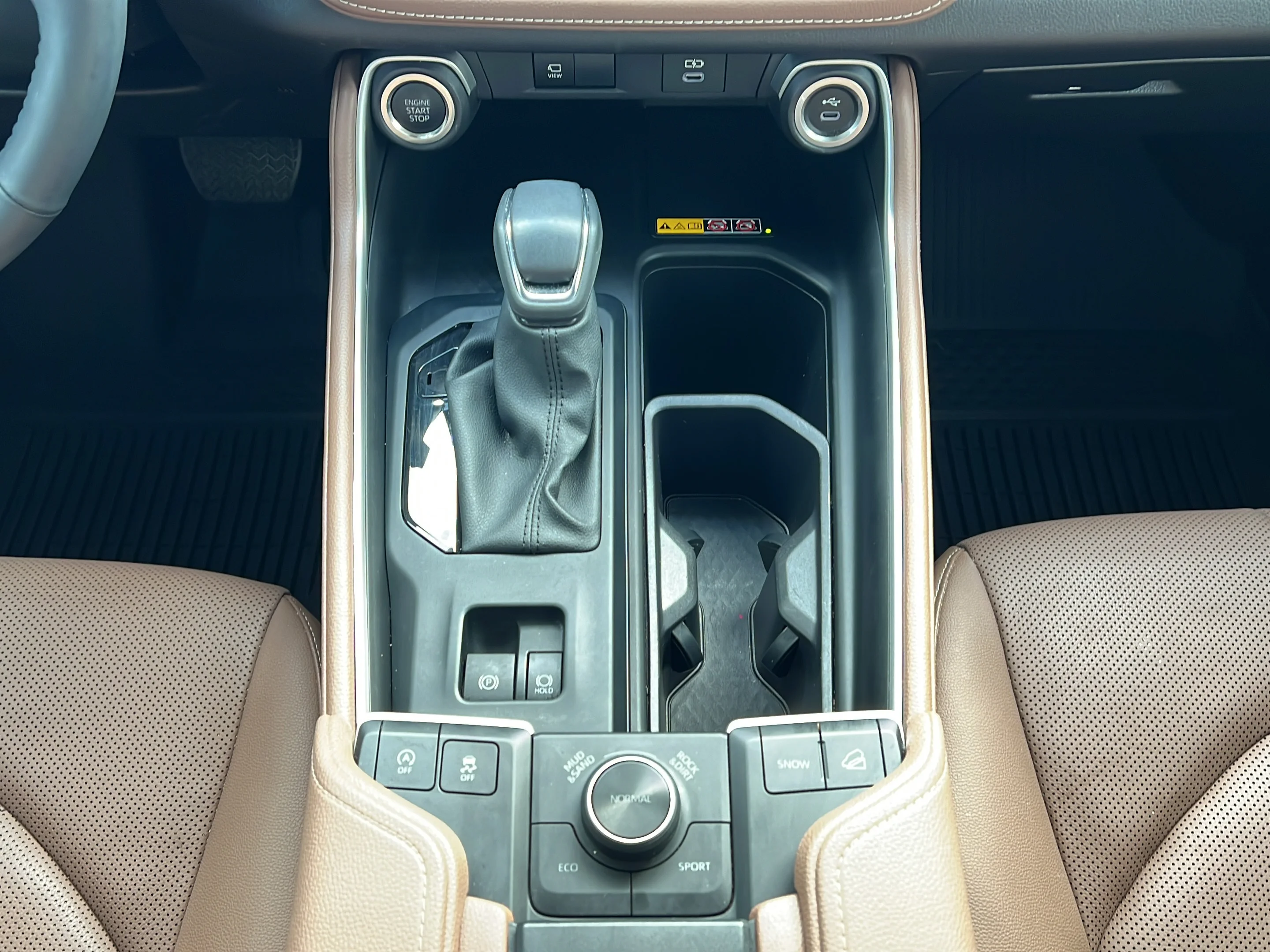 Used 2025 Pearl Toyota Platinum image 16