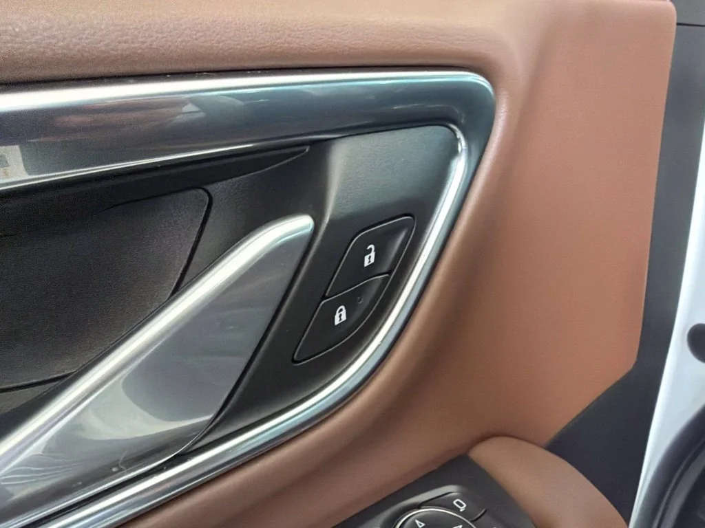 Used 2022 White Chevrolet High Country image 41