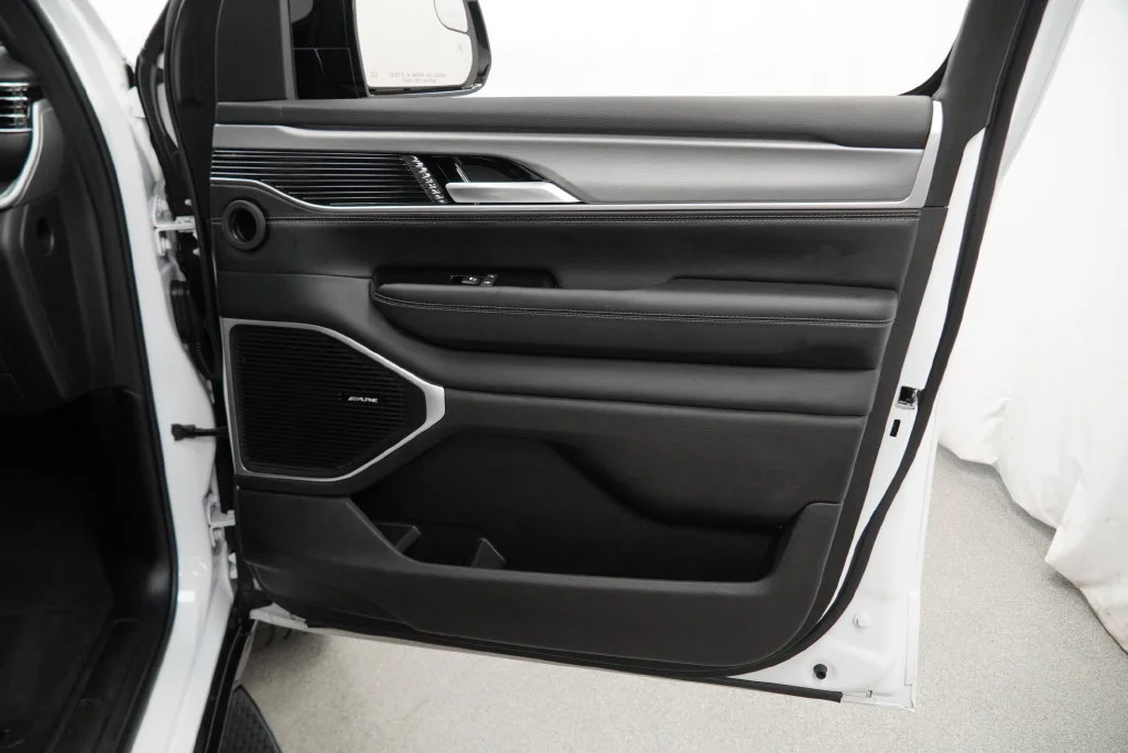 Used 2025 White Jeep Series II image 40