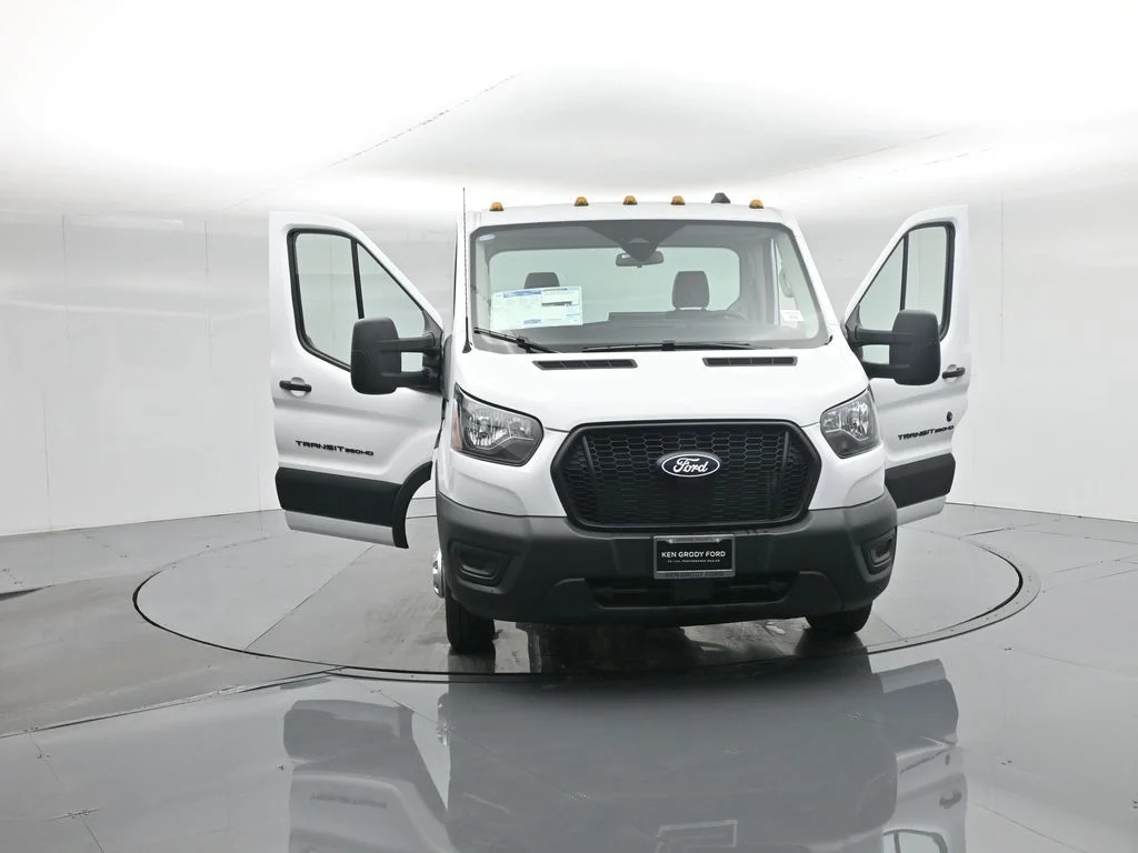 New 2026 Oxford White Ford Base image 23
