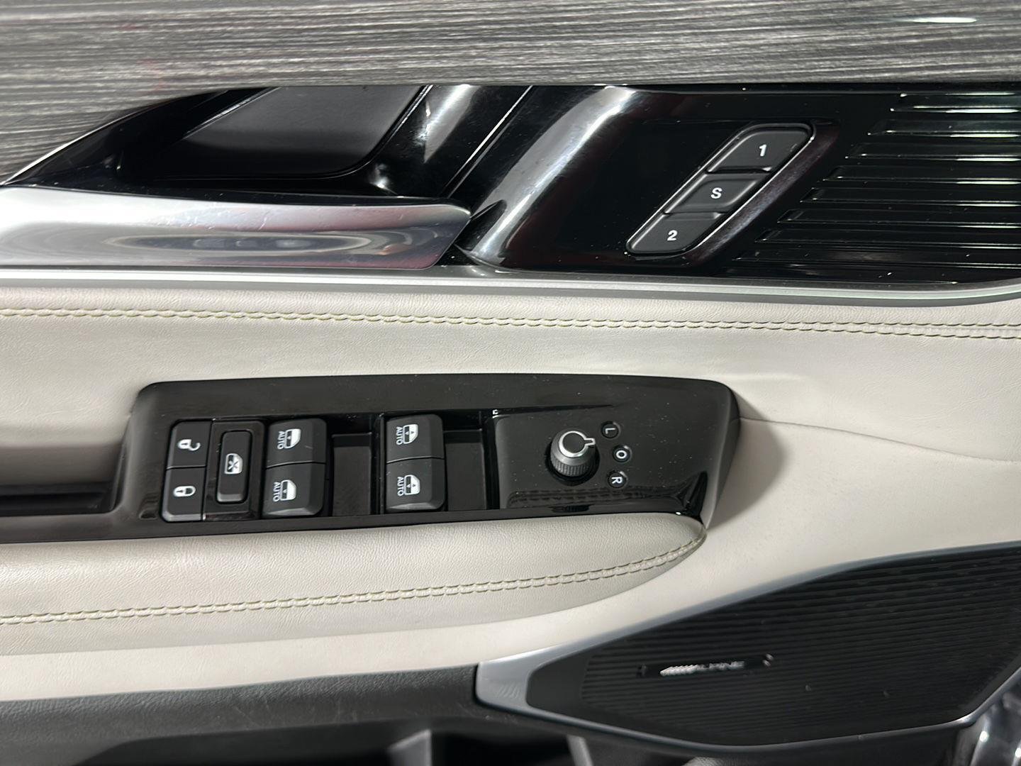 Used 2022 Diamond Black Crystal Pearlcoat Jeep Series II image 25