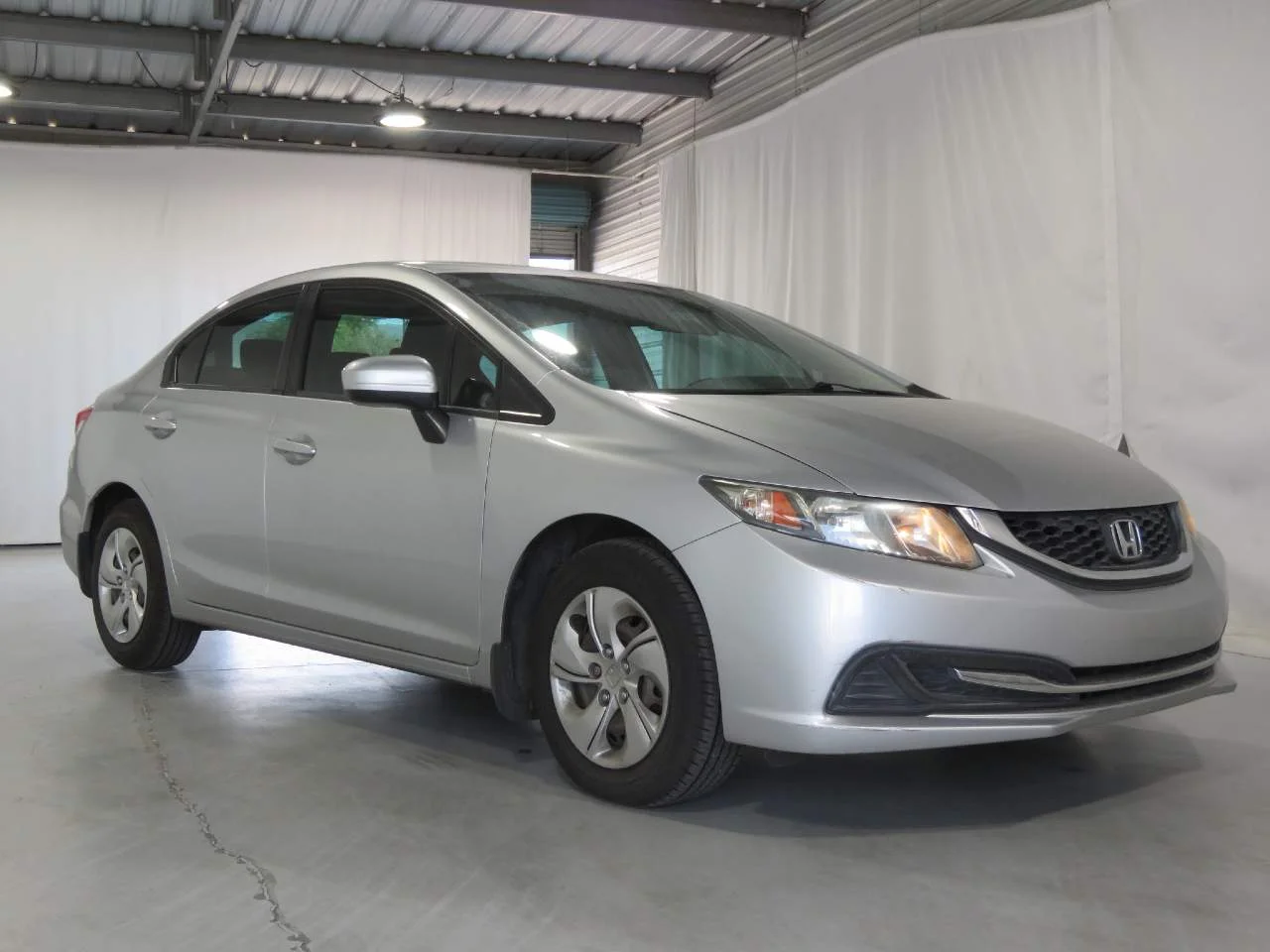Used 2015 Alabaster Silver Metallic Honda LX image 3