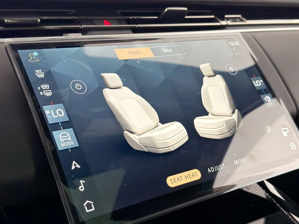 New 2026 Fuji White Land Rover Dynamic SE image 21