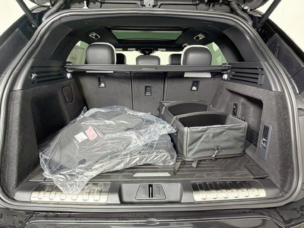New 2027 Carpathian Grey Land Rover  image 28