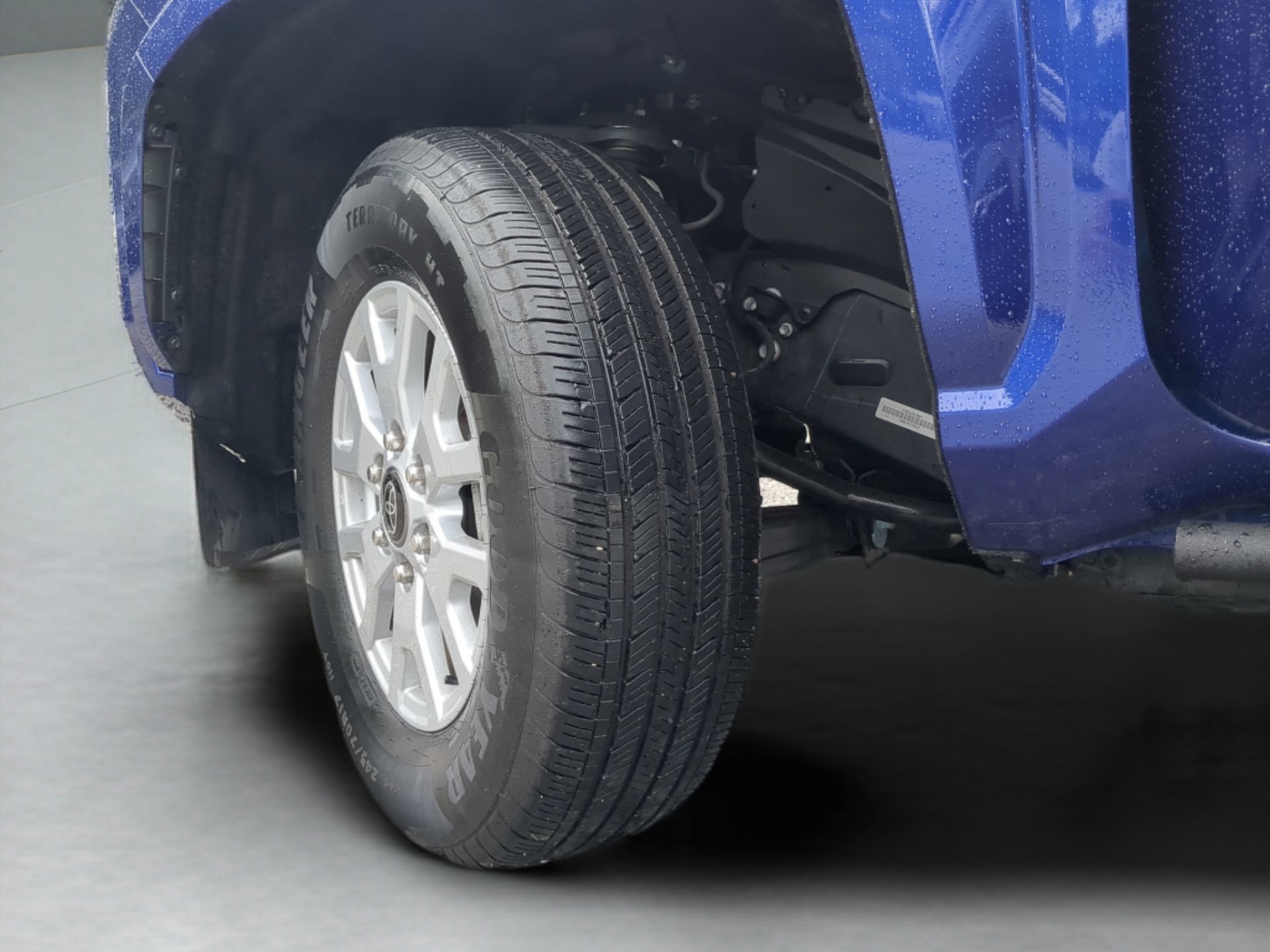 Used 2025 Blue Crush Metallic Toyota SR5 Crew Cab Pickup image 68