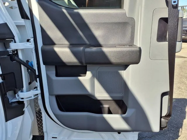 2025 Ford F-450 Super Duty Chassis Cab XLT - Photo 7